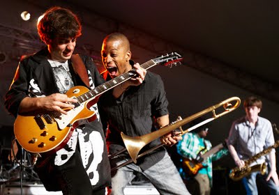 Trombone Shorty and Orleans Avenue getting a bit silly on stage in the middle of a song